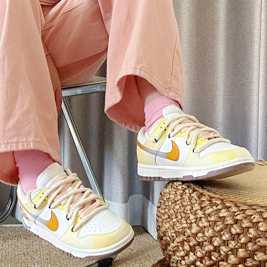 Fox Holding a Heart-Women's Court Low Custom